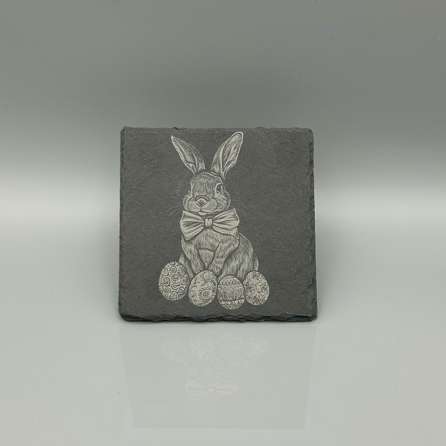 6er-Set Schieferuntersetzer im Osterdesign mit Bambus-Tray – Für frühlingshafte Vibes auf deinem Tisch! 🐇🌸